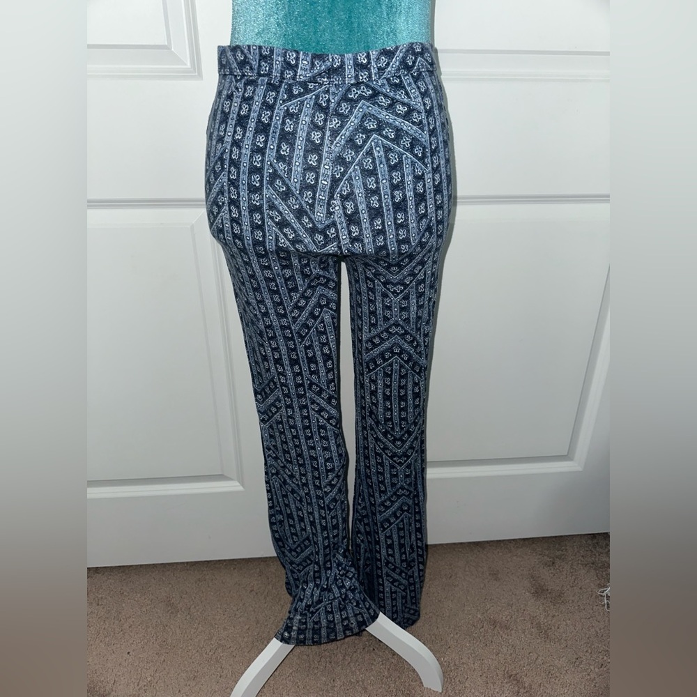 Patterned flare pants 👖✨